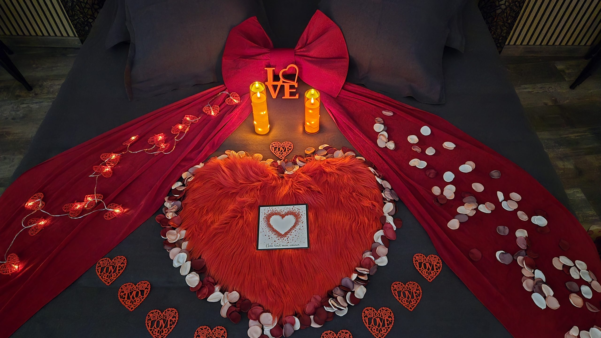 Décoration romantique pour amoreux dans la love room proche de cahors Aux Secrets des Arcs